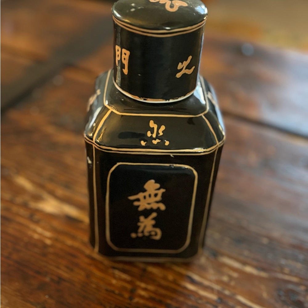 Vintage Traditional Chinese Porcelain Tea Jar